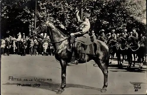 Foto Ak Paris, Siegesparade 1919, Französischer Soldat zu Pferde