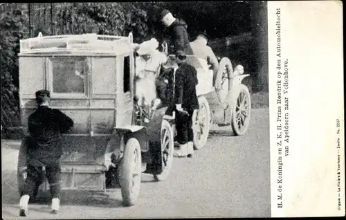 Ak Apeldoorn Gelderland, H. M. de Koningin en Z. K. H. Prins Hendrik op den Automobieltocht