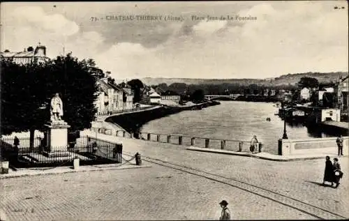 Ak Château Thierry Aisne, Place Jean de La Fontaine