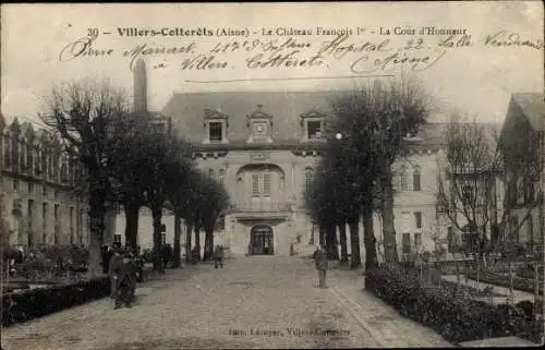 Ak Villers Cotterêts Aisne, Le Cháteau Francois 1er, La Cour d'Honneur