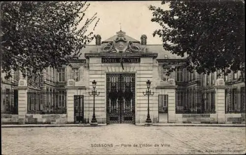 Ak Soissons Aisne, Porte de l'Hótel de Ville