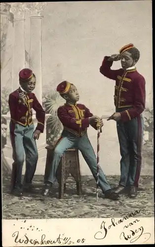 Ak Drei kleine Pagen, salutierend