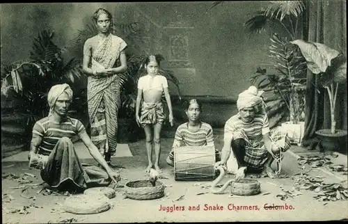 Ak Colombo Ceylon Sri Lanka, jugglers, snake charmers, Schlangenbeschwörer