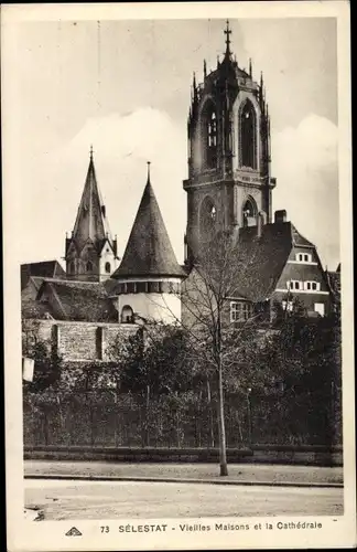 Ak Sélestat Schlettstadt Elsass Bas Rhin, Vieilles Maisons et la Cathedrale