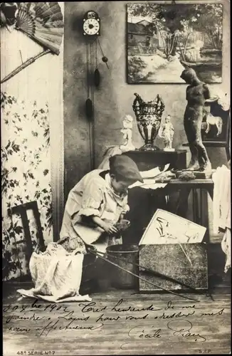 Ak Junge mit Putzsachen, Wanduhr, Fächer, Statue