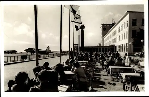 Ak Frankfurt am Main, Weltflughafen Rhein-Main, Kaffeegarten