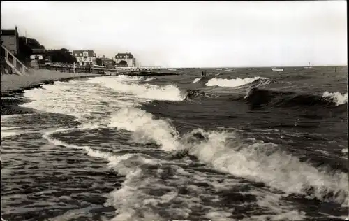 Foto Ak Nordseebad Wyk auf Föhr, Strand, Brandung