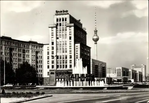 Ak Berlin Friedrichshain, Strausberger Platz, Fernseh- und UKW-Turm
