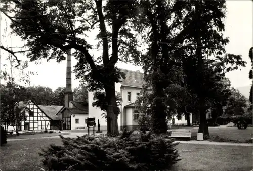 Ak Ohrdruf in Thüringen, Technisches Denkmal "Tobiashammer", Gebäude am Park