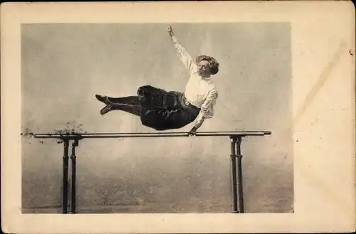 Ak Frauenturnen, Turnerin