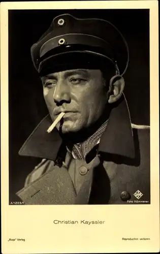 Ak Schauspieler Christian Kayssler, Portrait in Uniform, Zigarette, Ross