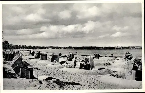 Ak Ostseebad Scharbeutz in Ostholstein, Partie am Strand, Strandkörbe
