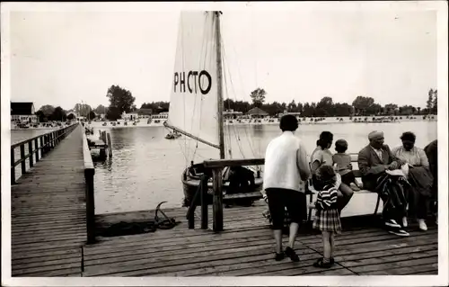 Foto Ostseebad Grömitz in Holstein, Steg, Segelboot