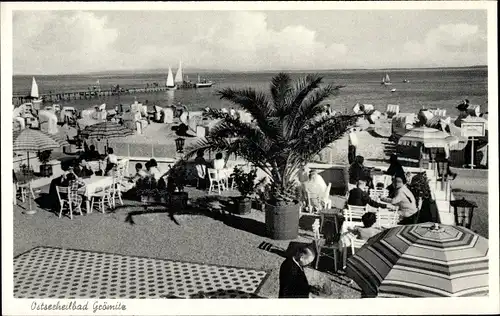 Ak Grömitz in Ostholstein, Terrasse, Strandpartie, Seebrücke, Segelboote, Caféterrasse