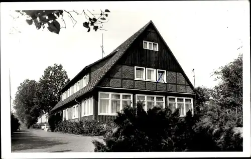 Foto Ak Plau am See, Straßenpartie mit Fachwerkhaus