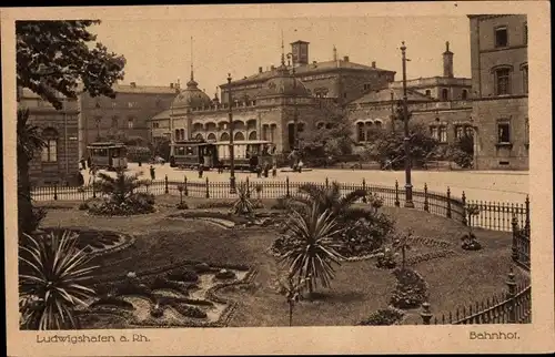 Ak Ludwigshafen am Rhein Rheinland Pfalz, Bahnhof, Parkanlage, Straßenbahn