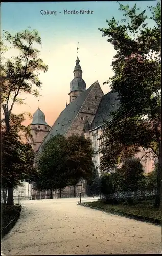 Ak Coburg in Oberfranken, Straßenpartie mit Blick auf die Moritz Kirche