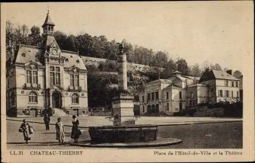 Ak Château Thierry Aisne, Place de l'Hótel de Ville et la Théátre