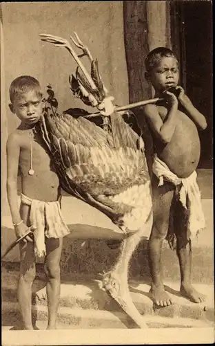 Ak Zware jachtbuit, Kinder mit erlegtem Vogel, Marabu?, Lievenspenning voor den Indischen Priester