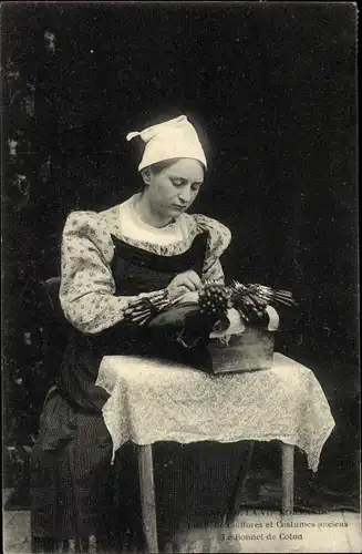 Ak Normandie, Coiffures et Costumes anciens, Le Bonnet de Cotton