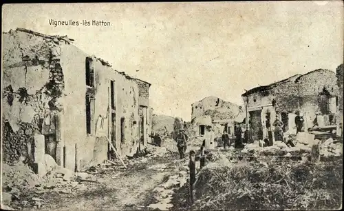 Ak Vigneulles lès Hattonchâtel Lothringen Meuse, la rue de l'Atre, Apres le bombardement