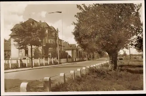 Ak Ostseebad Scharbeutz in Ostholstein, Straßenpartie, Partie im Ort