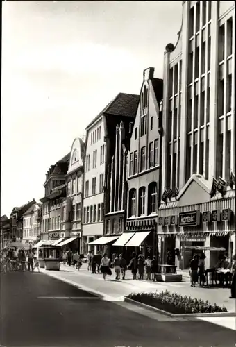 Ak Wismar in Mecklenburg Vorpommern, Blick in die Lübschestraße, Geschäfte, Passanten