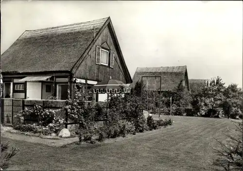 Ak Börgerende im Kreis Rostock, Bungalow Siedlung, Garten, Schaukel