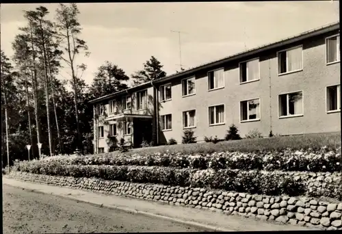 Ak Ostseebad Baabe auf Rügen, Blick auf das Ferienheim Erholungszentrum