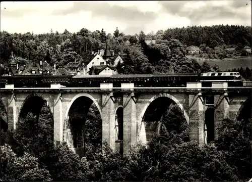 Ak Jocketa Pöhl Vogtland, Eisenbahn auf der Elstertalbrücke