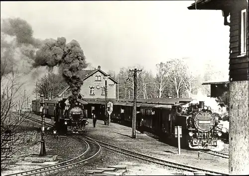 Ak Bertsdorf in der Oberlausitz, Schmalspurbahn im Bahnhof