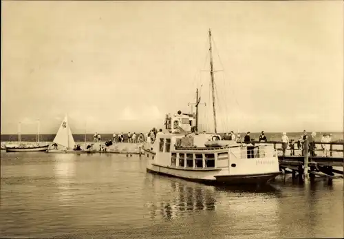 Ak Timmendorf auf der Insel Poel, Hafen, Schiff Stralsund, Segelboot