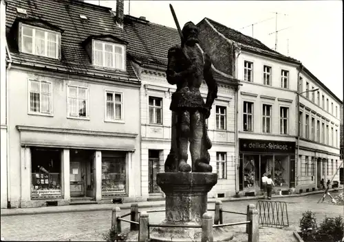 Ak Perleberg in der Prignitz, Rolandstatue, Delikatessen Feinkostladen