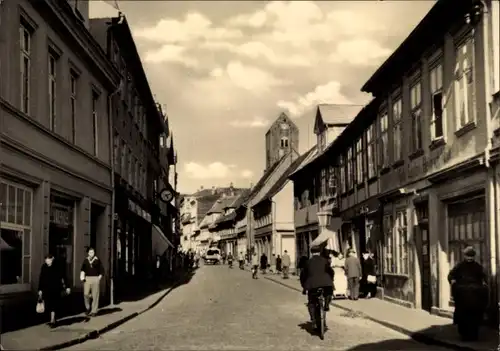 Ak Parchim in Mecklenburg, Straßenpartie, Passanten