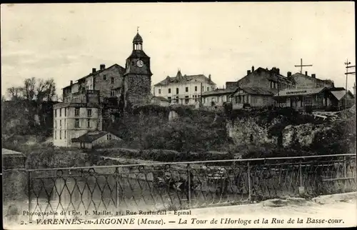 Ak Varennes en Argonne Meuse, La Tour de l'Horloge et la Rue de la Basse cour