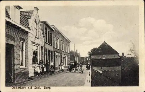 Ak Ouderkerk aan den IJssel Südholland, Dorp, Straße, Anwohner