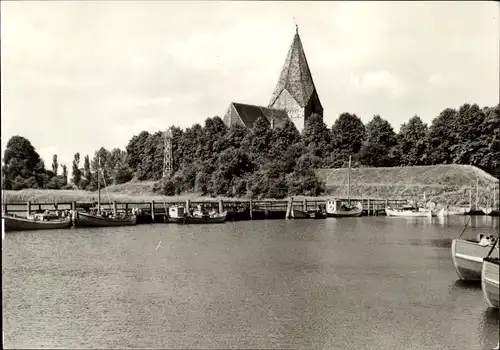 Ak Kirchdorf Insel Poel Mecklenburg, Blick zur Wehrkirche