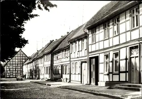 Ak Bad Wilsnack in der Prignitz, Ernst Thälmann Straße, Fachwerkhäuser