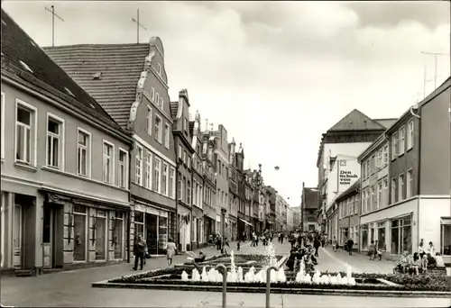 Ak Wismar in Mecklenburg, Krämerstraße, Springbrunnen