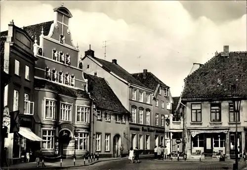 Ak Hansestadt Wismar, Löwenapotheke, Straßenpartie