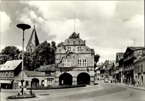 Ak Gadebusch in Mecklenburg, Rathaus in der Ernst-Thälmann-Straße