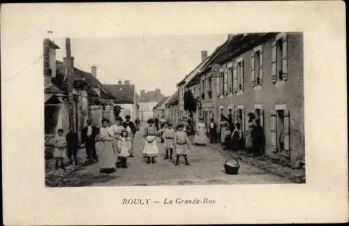 Ak Roucy Aisne, La Grande Rue