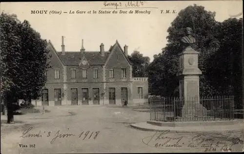 Ak Mouy Oise, La Gare, La Statue du Duc de Mouchy