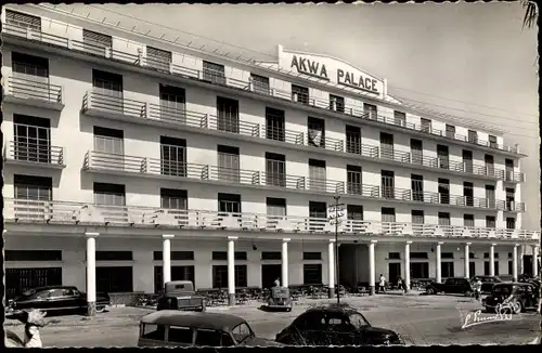 Ak Douala Kamerun, Grand Hotel Akwa Palace, Autos