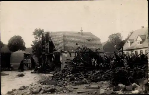 Foto Ak Oberlössnitz Oberlößnitz Radebeul Sachsen ?, Zerstörtes Wohnhaus, Hochwasser