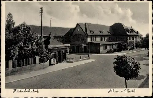 Ak Löhne in Westfalen, Reichsbahnhof, Straßenseite