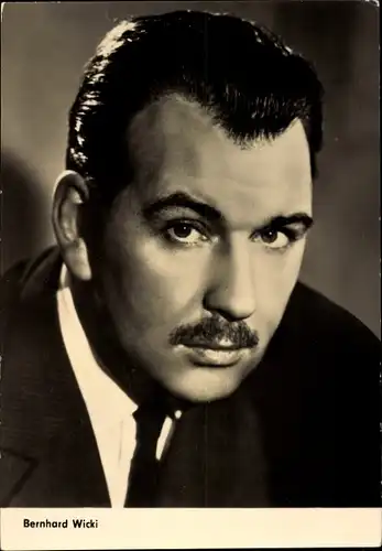 Ak Schauspieler Bernhard Wicki, Portrait, Schnurrbart