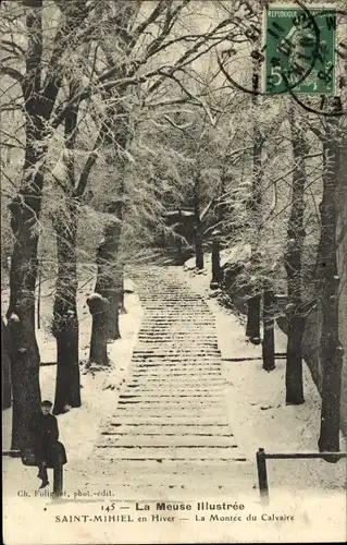 Ak Saint Mihiel Meuse, La Montee du Calvaire, en Hiver