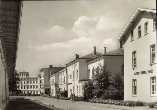 Ak Heiligendamm Bad Doberan, Straßenpartie am August Bebel Haus