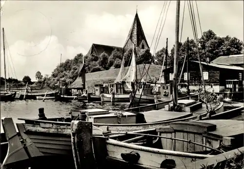 Ak Kirchdorf Insel Poel Mecklenburg, Boote im Hafen